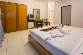 Room in Guest room - Guesthouse Belvedere - Room for 2 near Patong Beach, Wifi and Ac